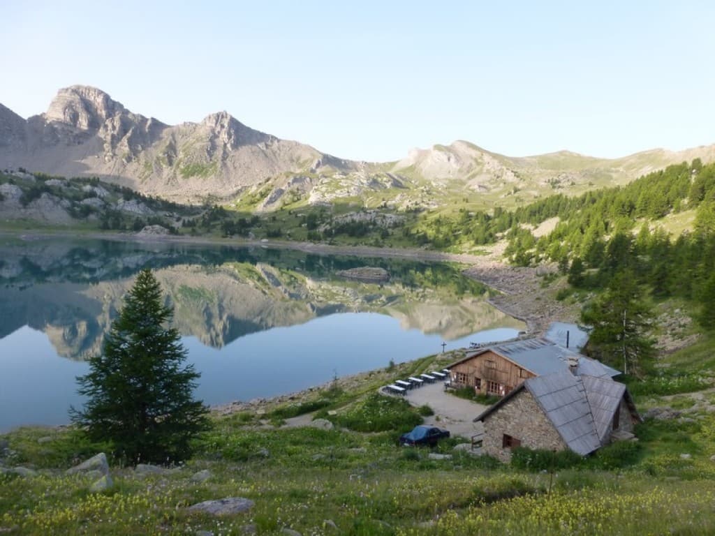 fraîcheur de l'aube au lac d'Allos