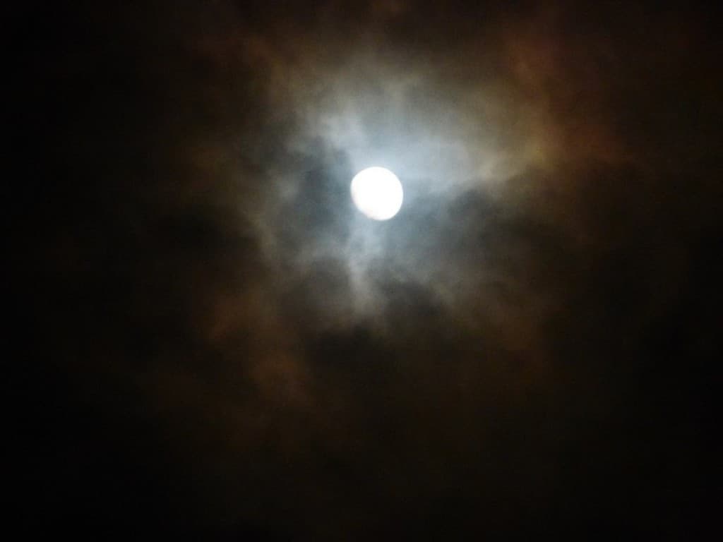 lune brumeuse