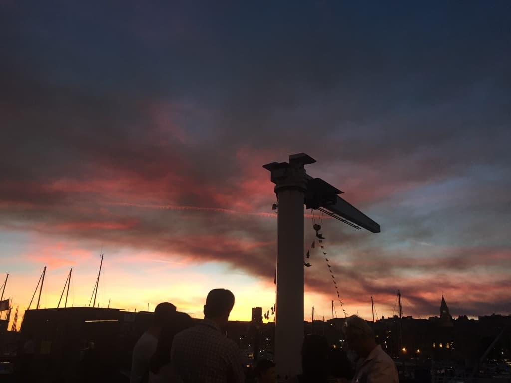 couchÃ© de soleil avant le feu dâ€™artifice 