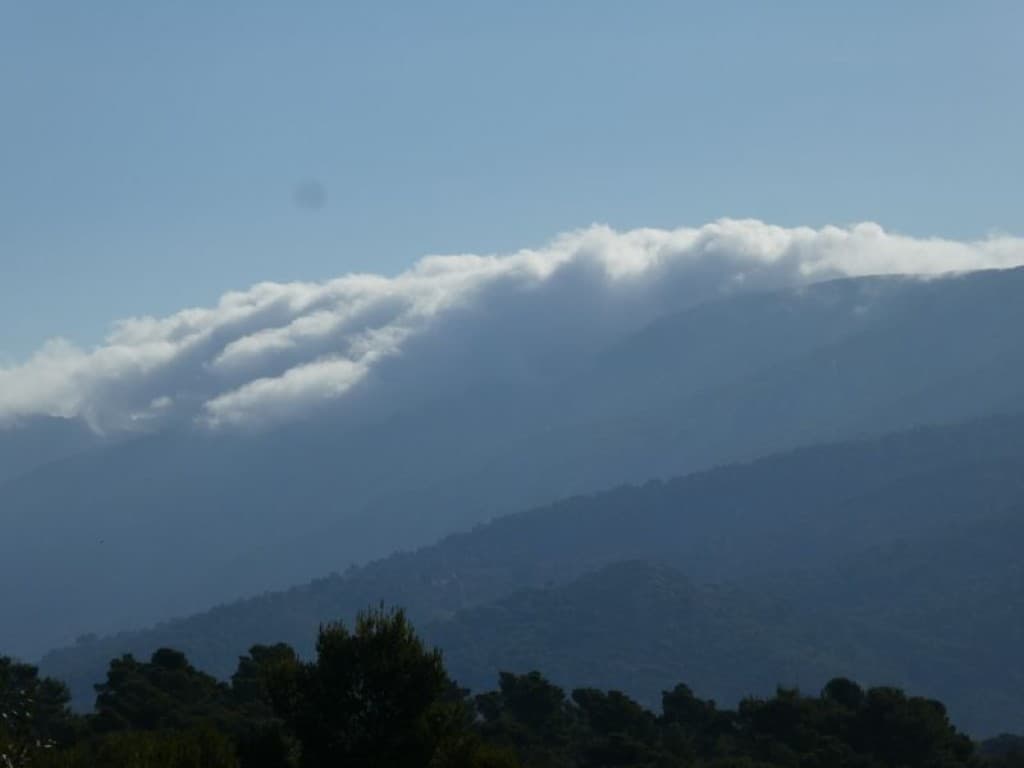 Nuées sur sainte victoire ce matin