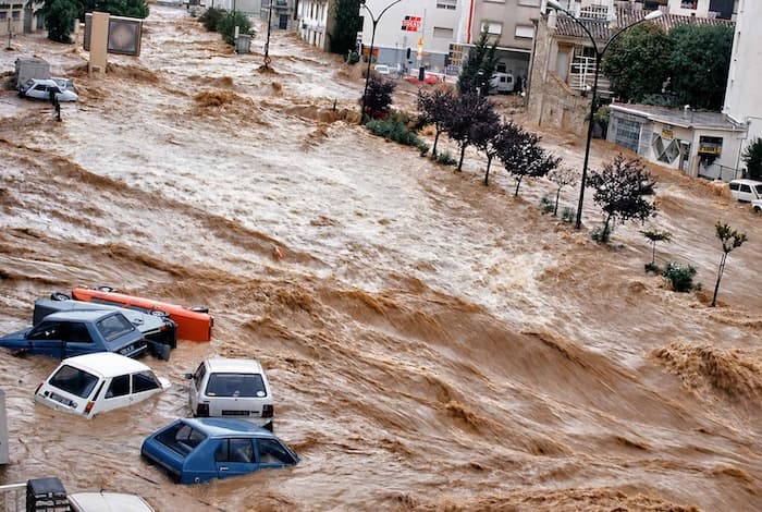 3 octobre : 4 mois de pluie en 8 heures, c’est possible !