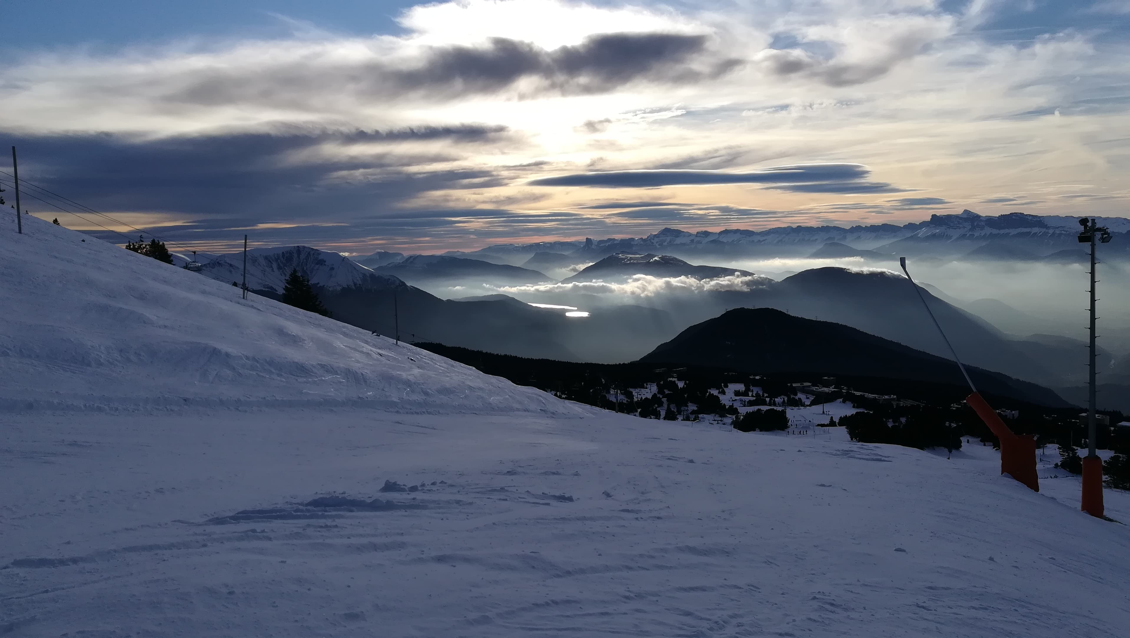 coucher de soleil sur les pistes