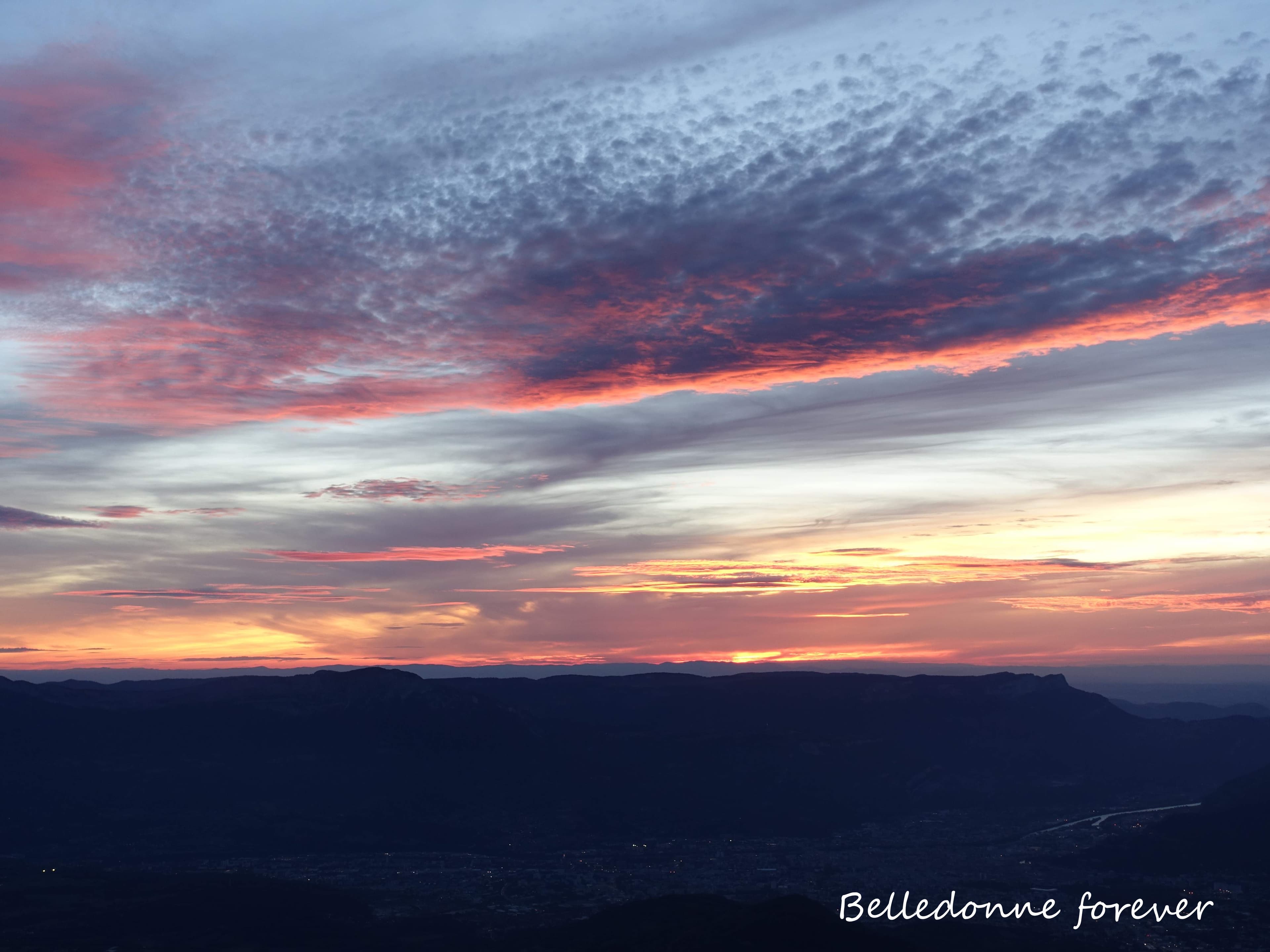 Coucher de soleil avec un peu de nuage A.P.