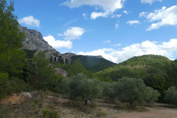 sous la montagne