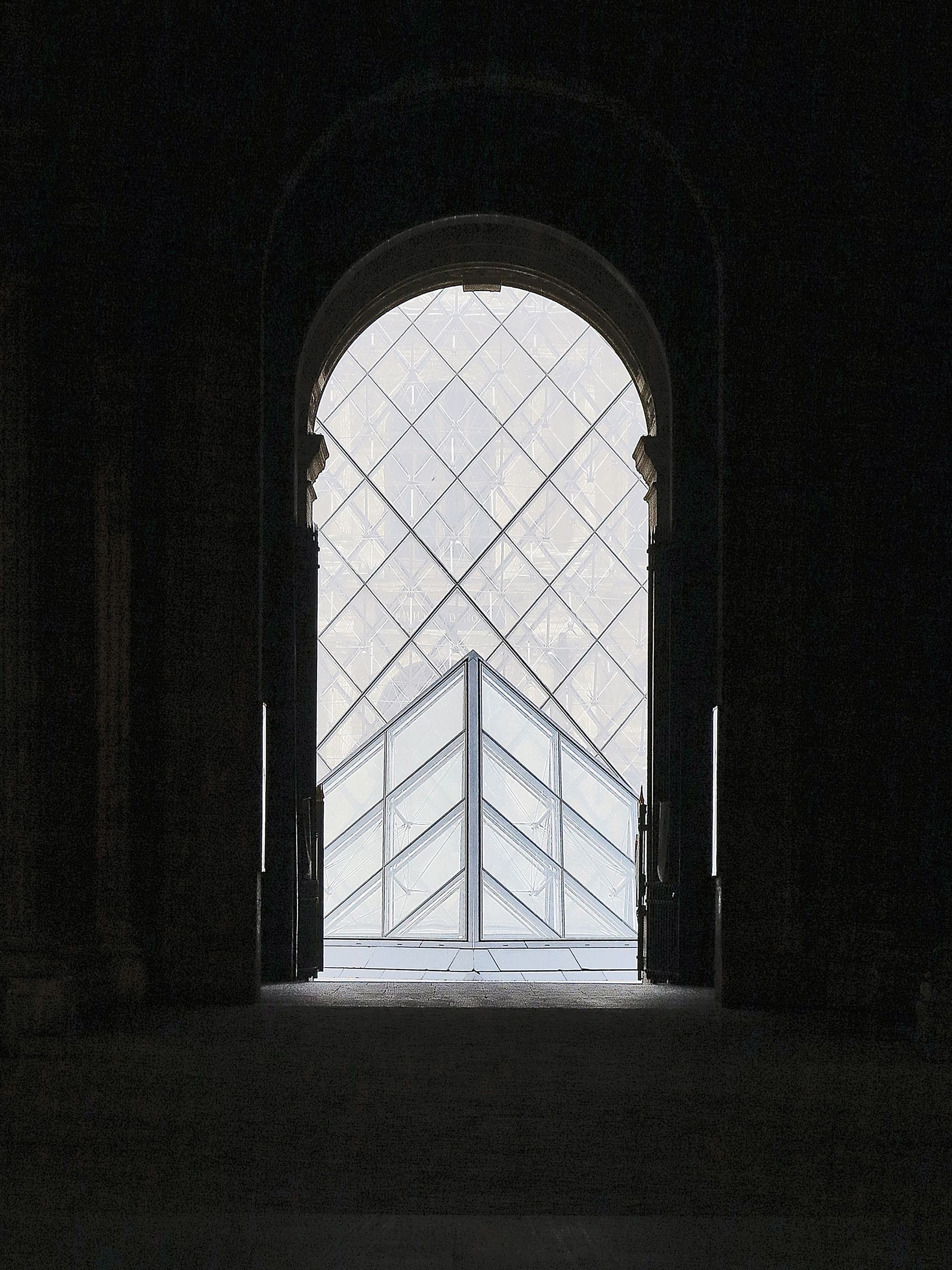L'entrée du Louvre fermée pour Covid