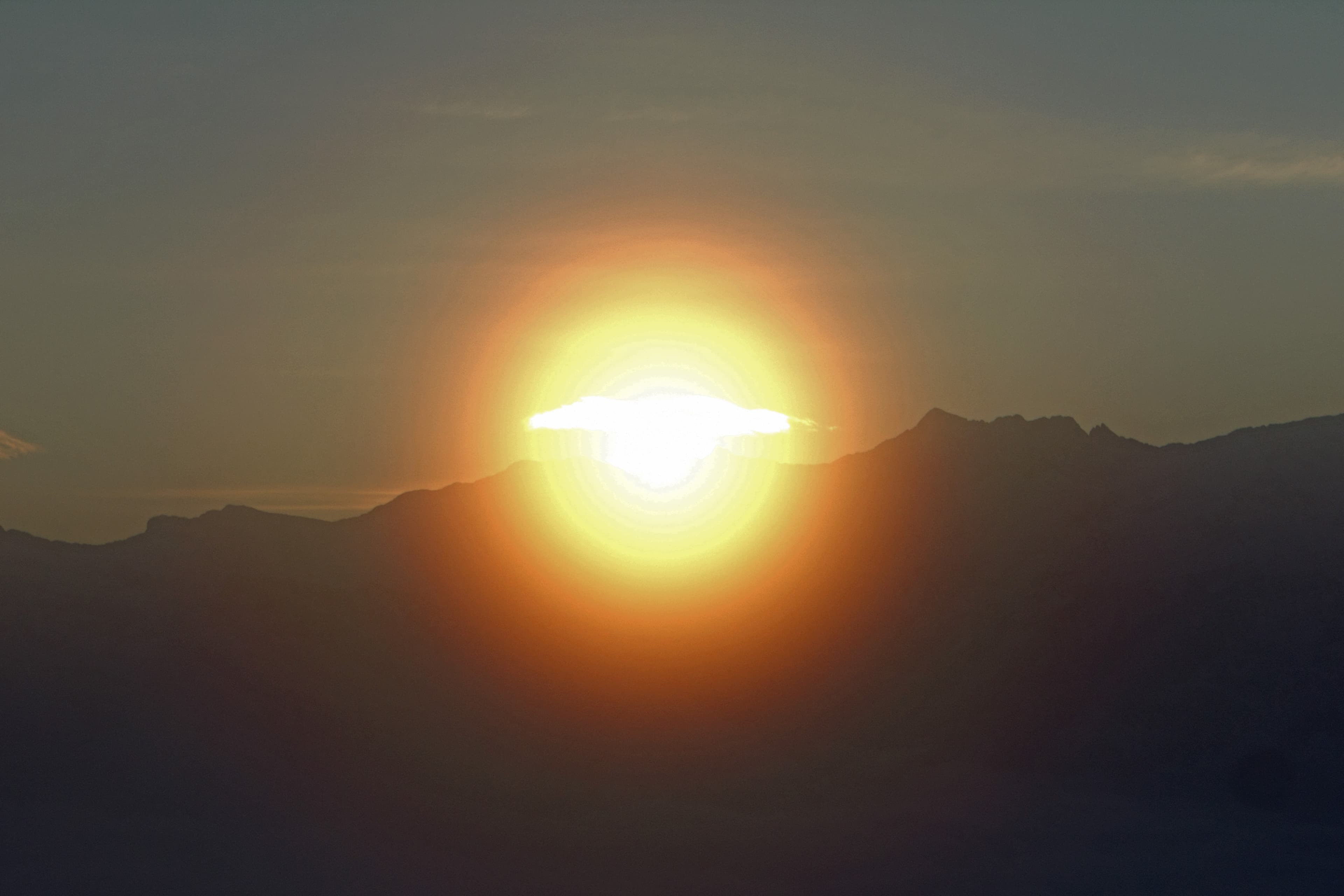Lever de soleil au dessus de Belledonne depuis le sommet de la Dent de Crolles
