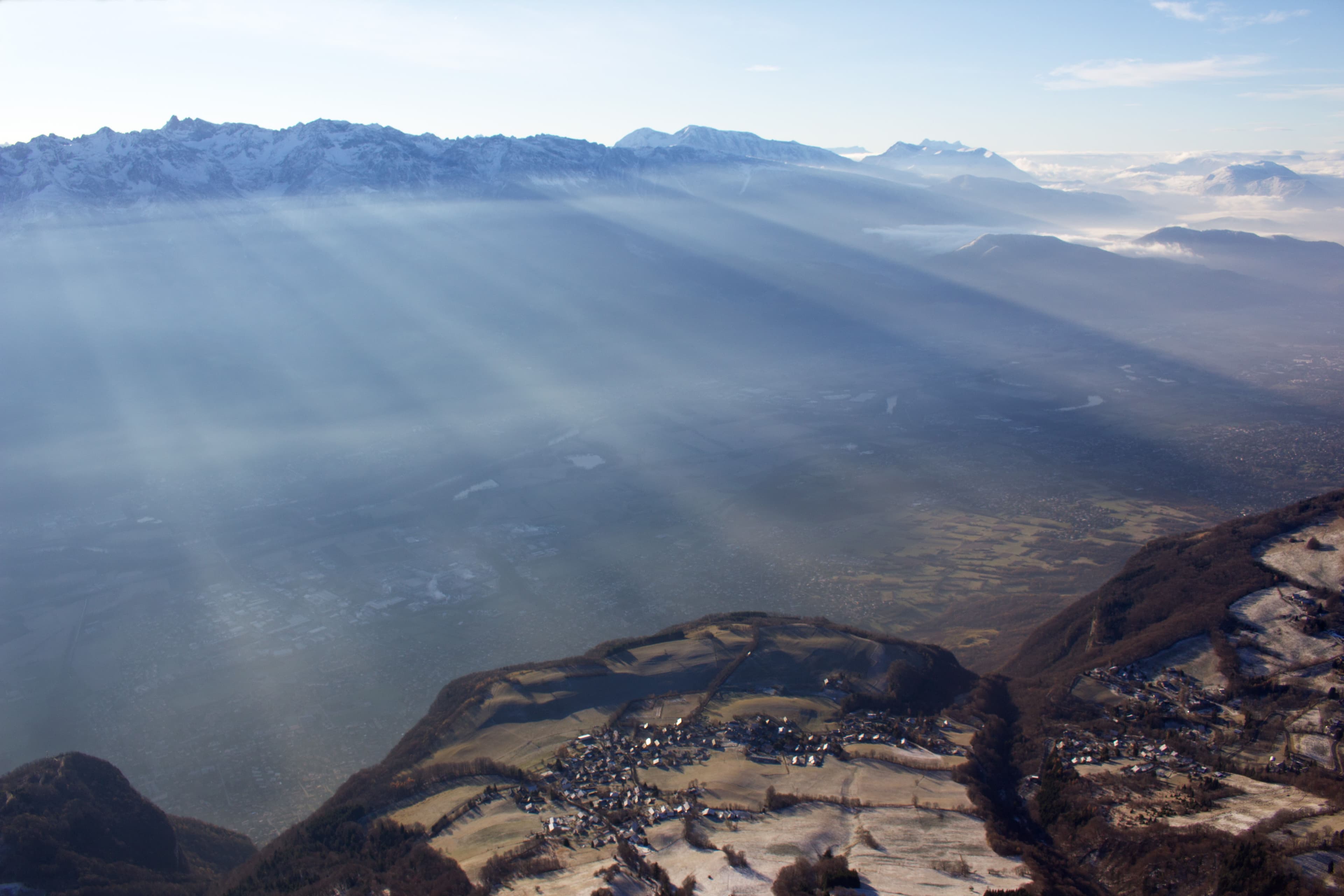 Belledonne Grésivaudan et Plateau des Petites Roches depuis le sommet de la Dent de Crolles