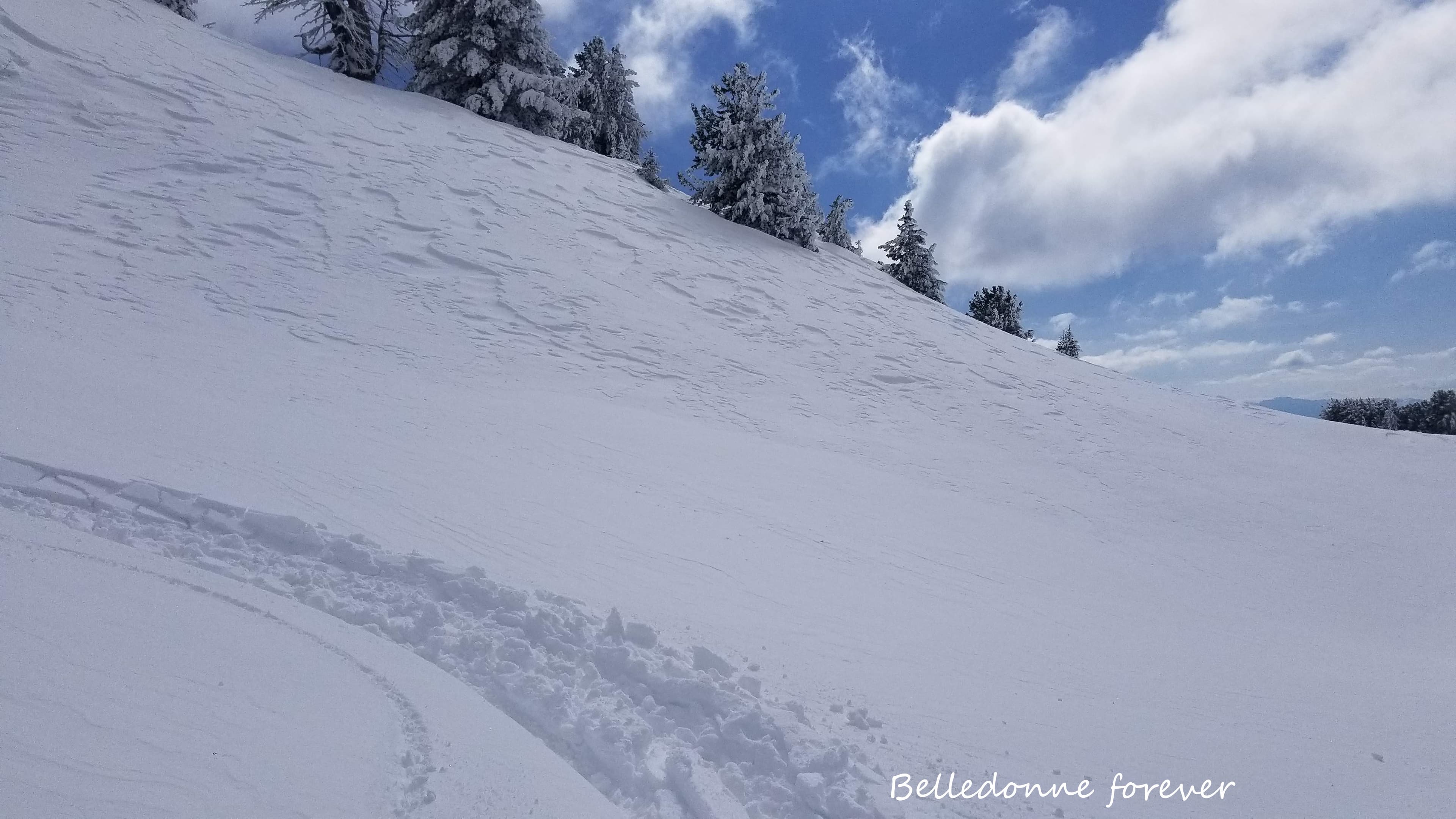 Neige assez bonne à l'ombre et à l'abris du vent A.P.