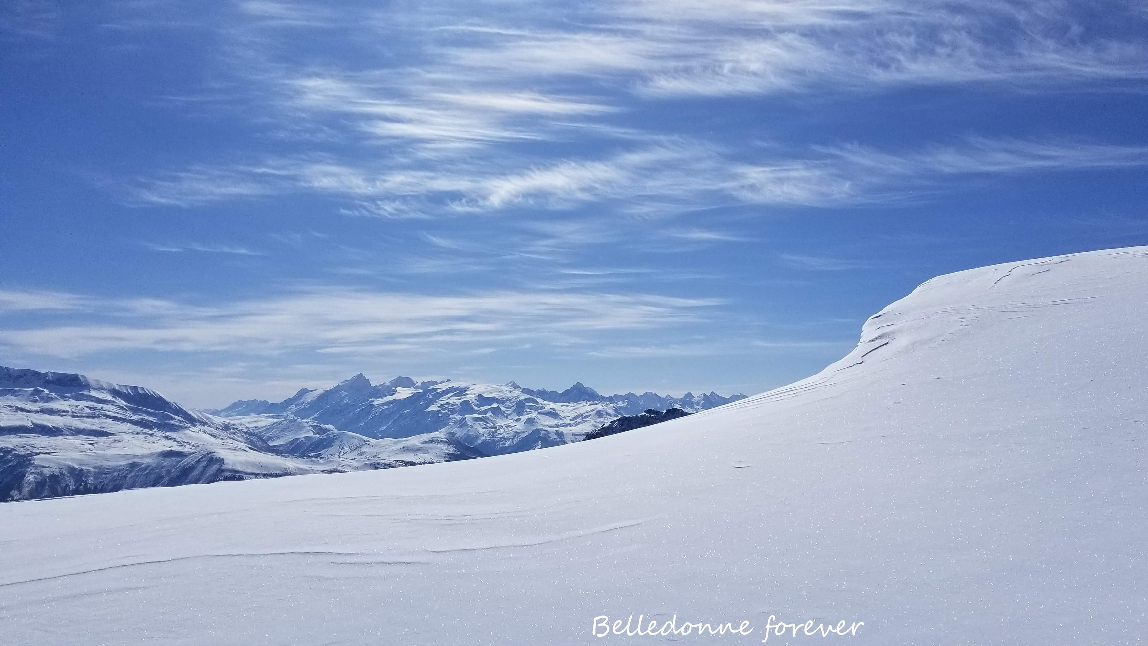 Un peu de nuage sur les Ecrins et l'Oisans vent froid  A.P.