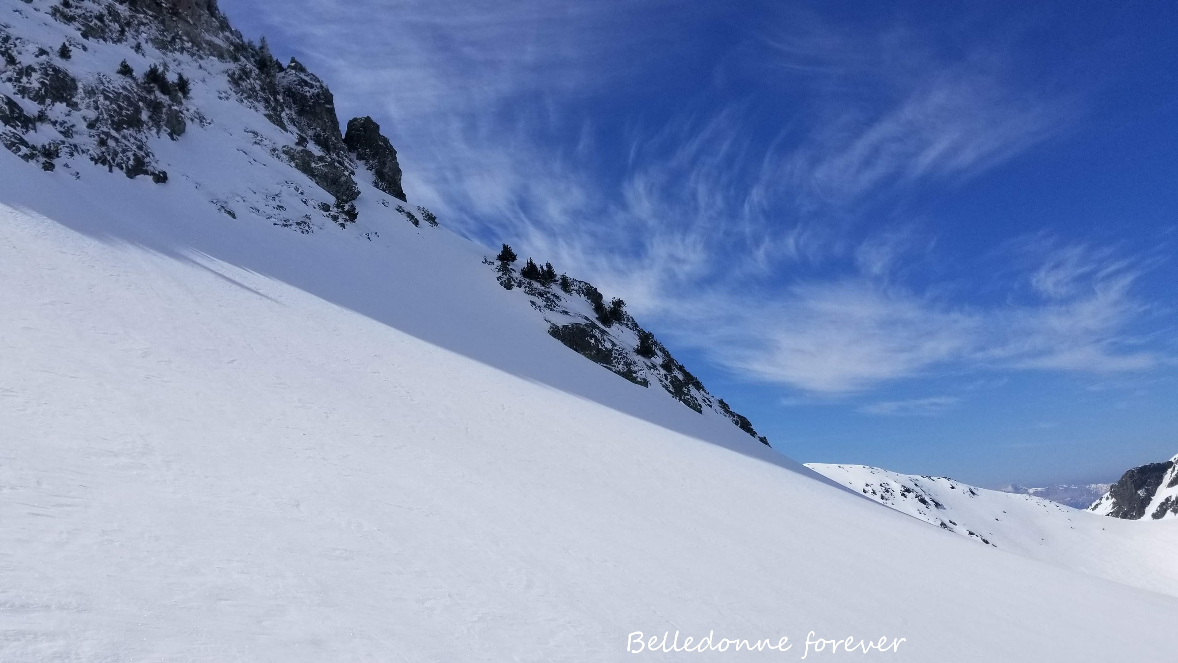 Neige bien froide un peu travaillée par le vent A.P.