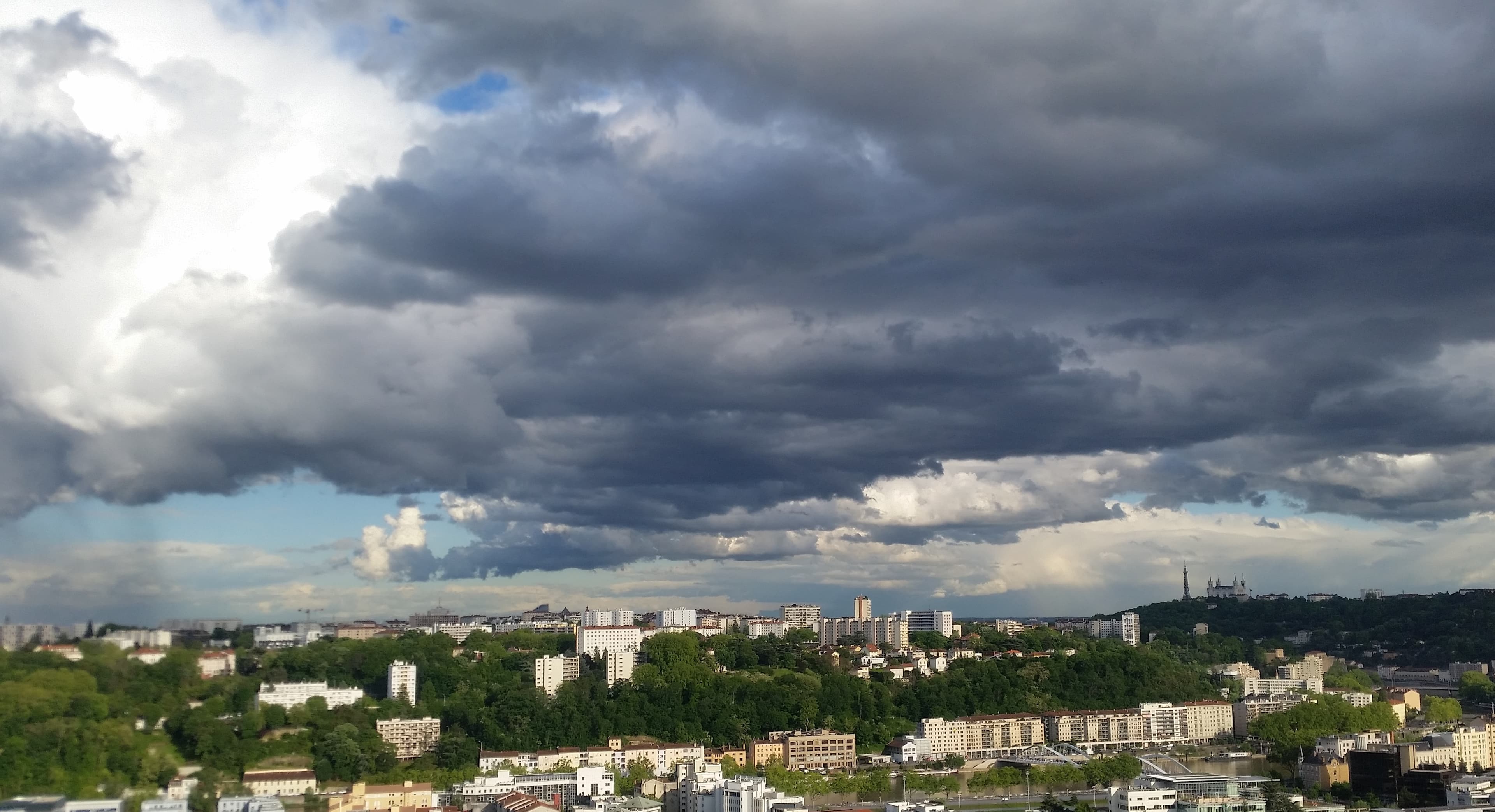 Ciel perturbé Lyon 17/05 - 19:00