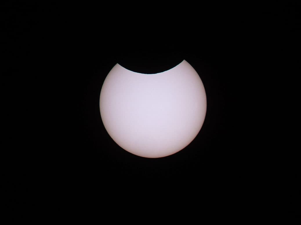 Eclipse partielle de soleil au téléobjectif 300mm