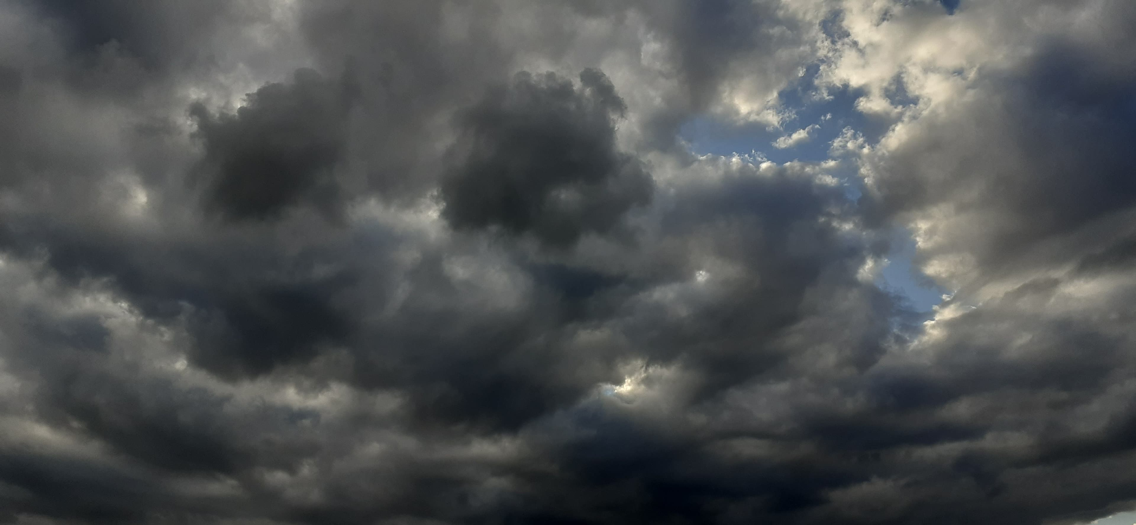 Nuages noirs