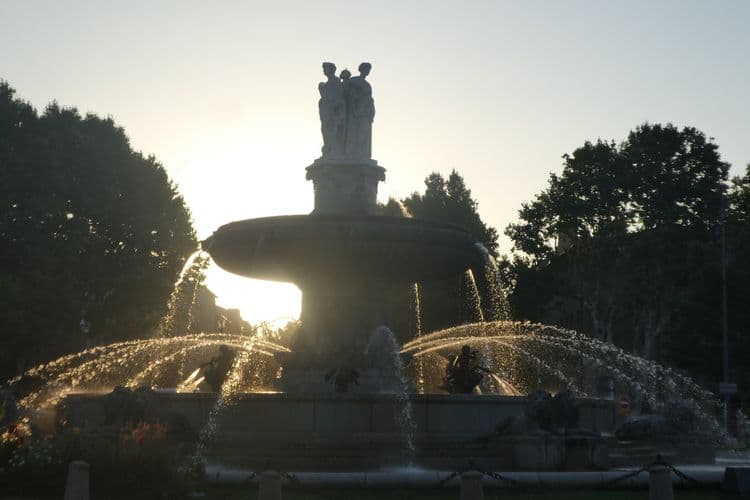 fontaine de la rotonde à l'aube