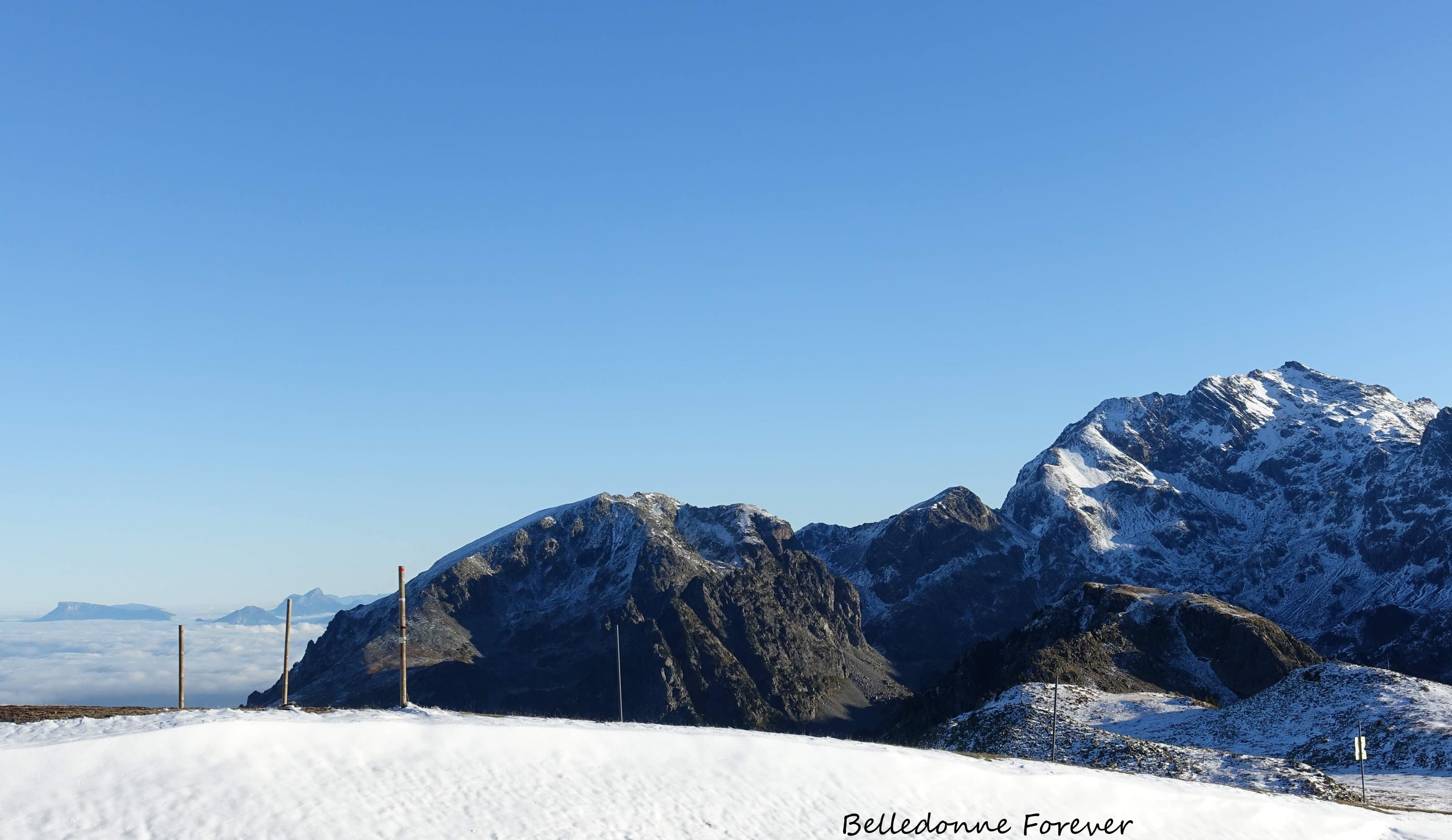 Belledonne et ciel bleu A.P.
