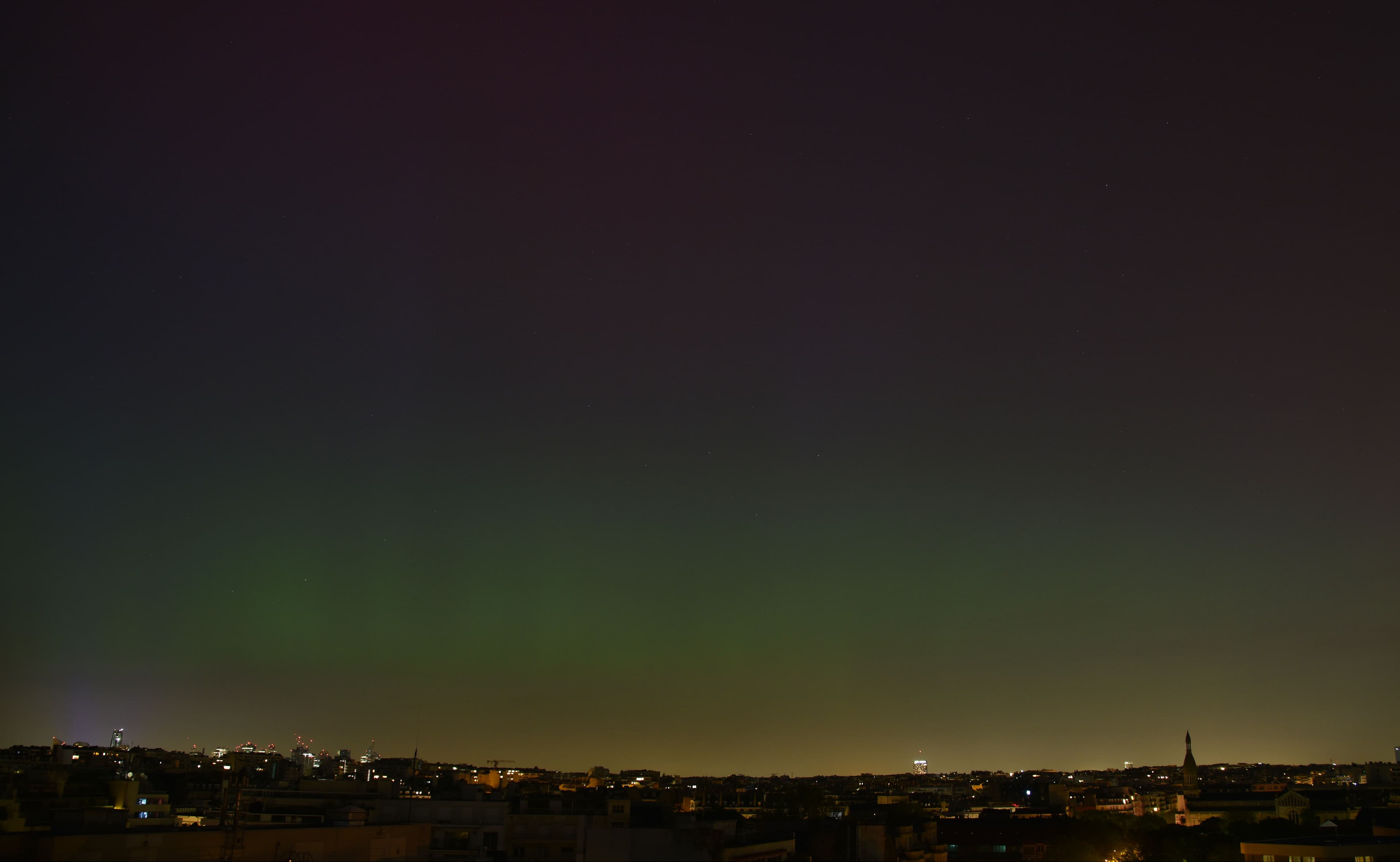 Aurore boréale visible de Paris légèrement à l'oeil nu
