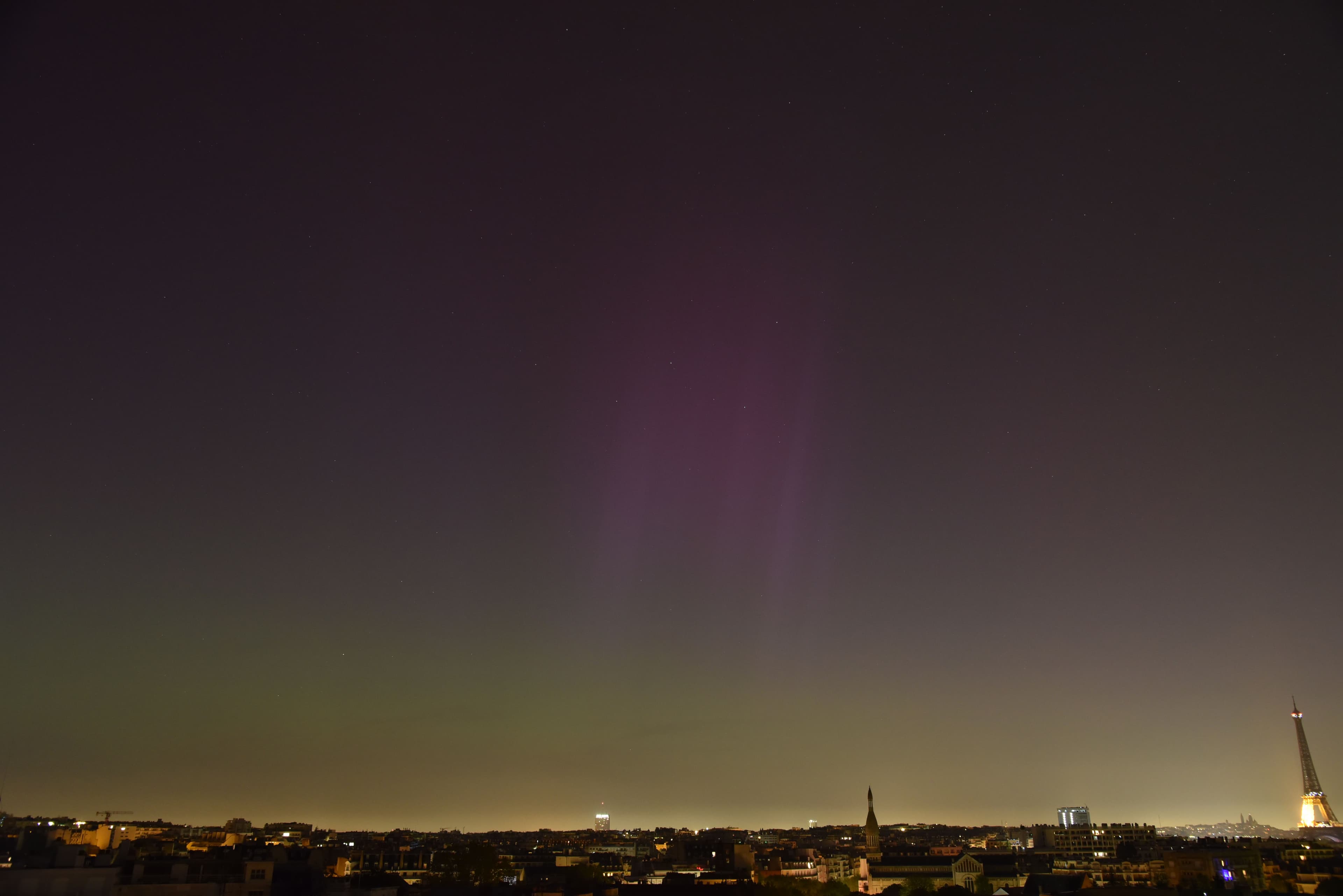 Aurore boréale légèrement visible de Paris à l'oeil nu