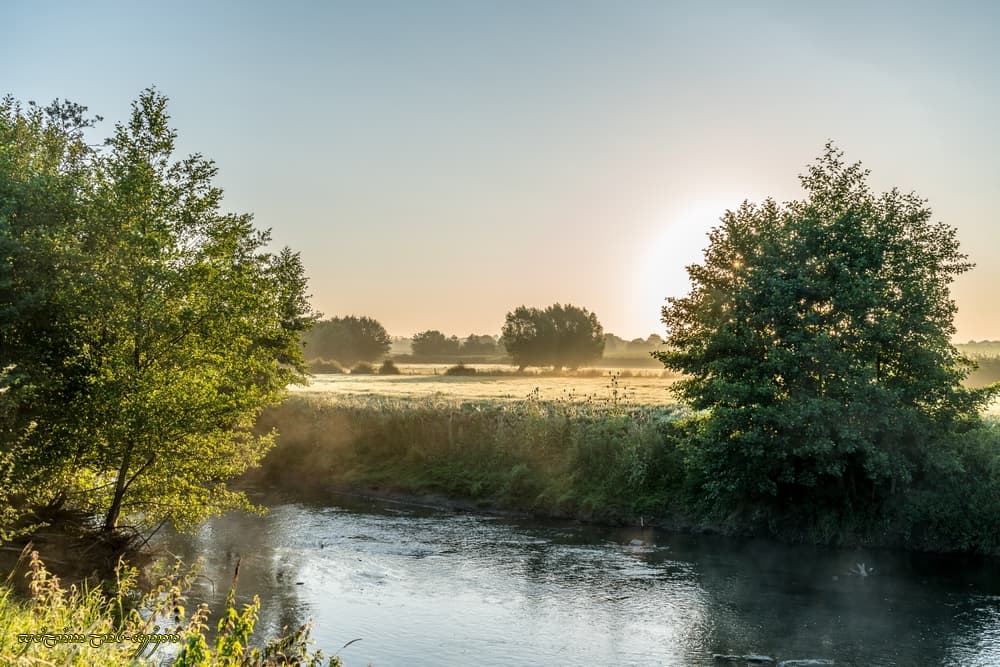 Clarté près de la rivière