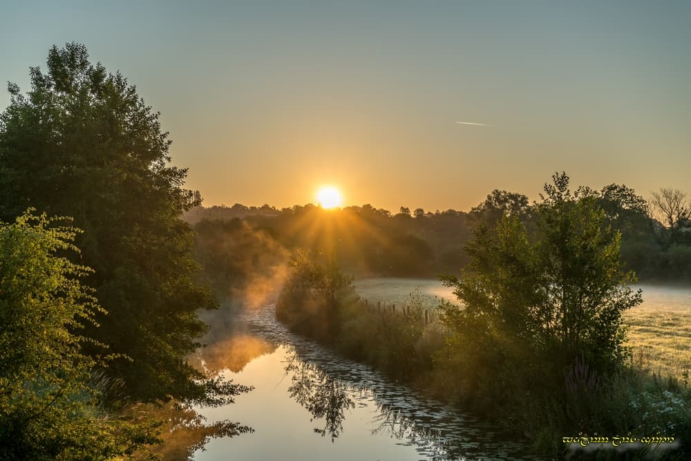 Soupçon de brume sur la rivière