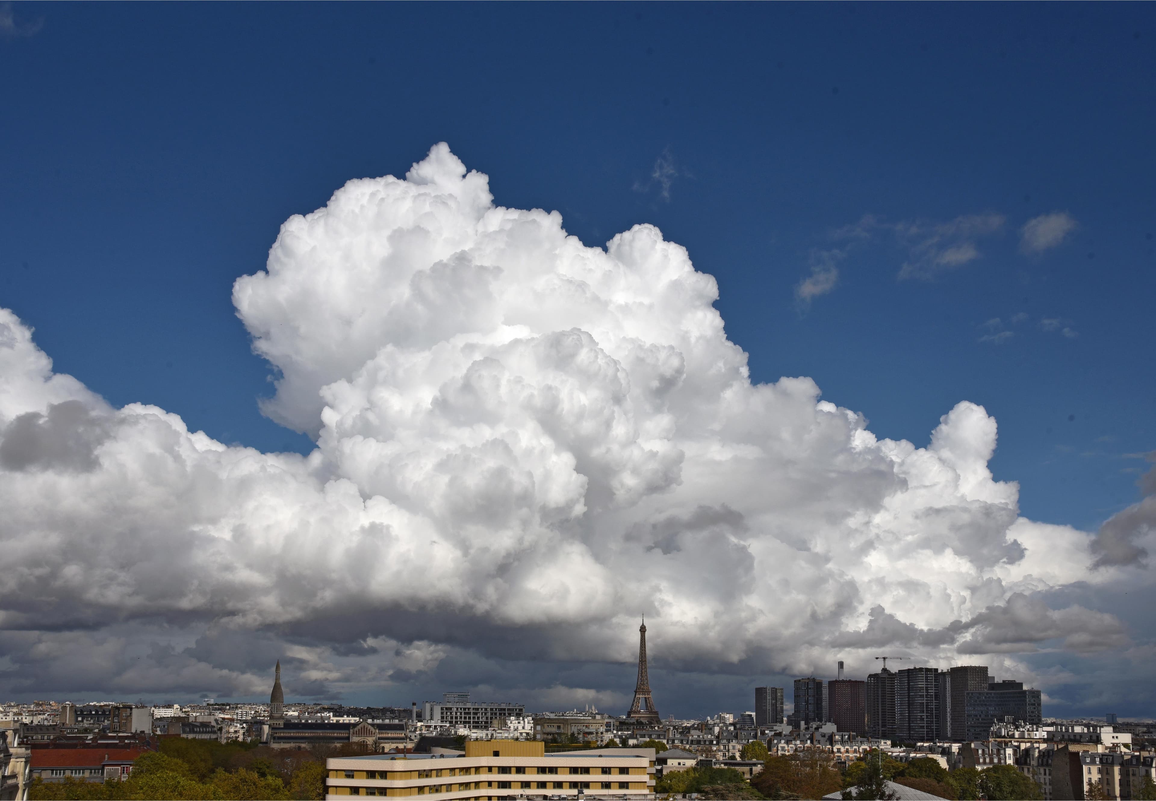 Beau nuage parisien