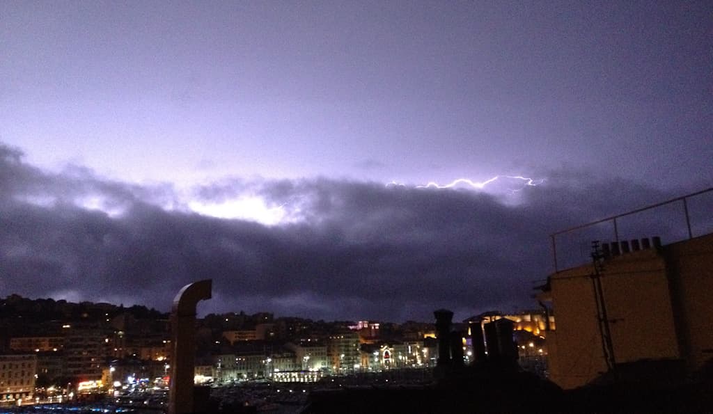 Orage sur le Vieux Port