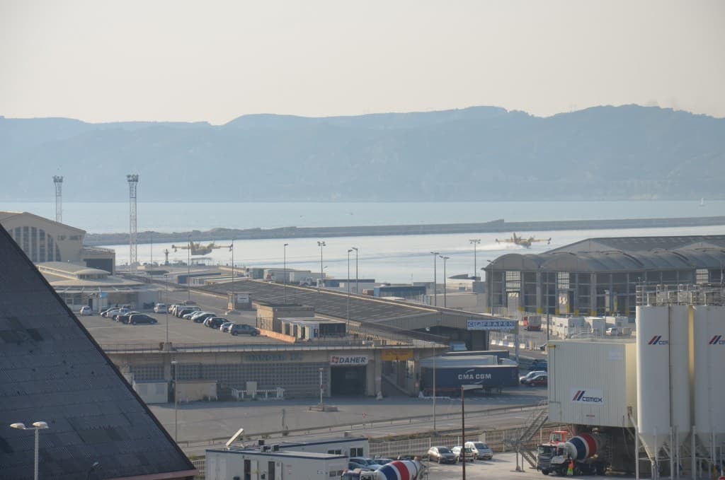 Vue sur le port autonome
