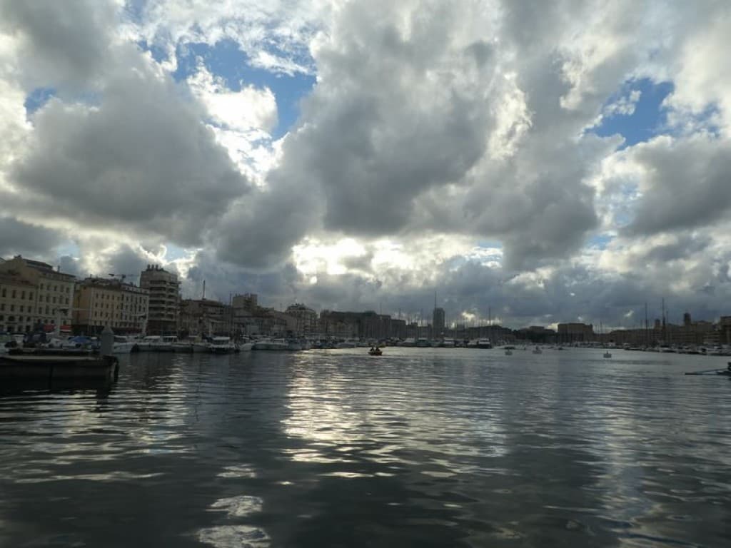 nuées au dessus du vieux port