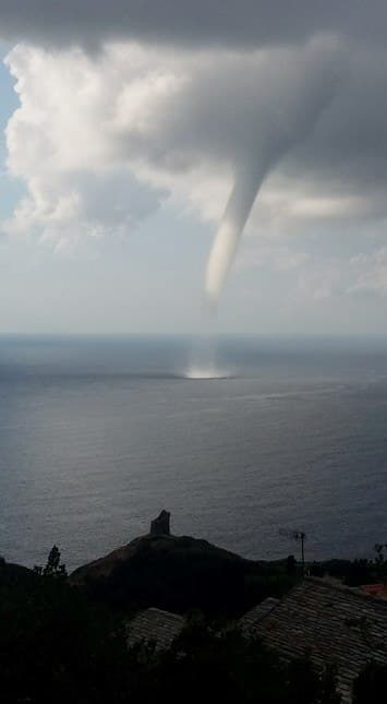 Image d'illustration pour Fréquents tubas et trombes, plus rares tornades