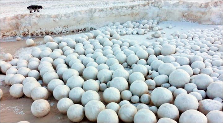 Image d'illustration pour Sphères de glace géantes en Sibérie - Les explications