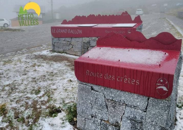 Image d'illustration pour Première chute de neige de la saison en moyenne montagne
