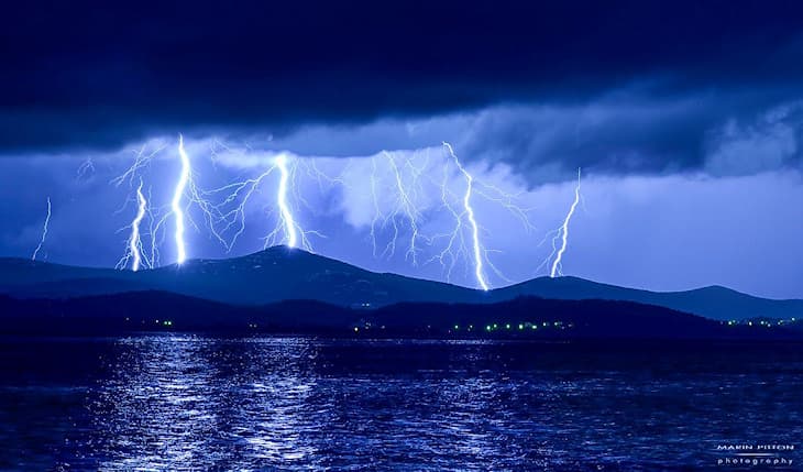 Image d'illustration pour Trombes au large de la Croatie