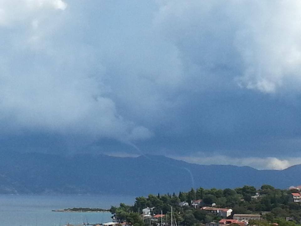 Image d'illustration pour Trombes au large de la Croatie